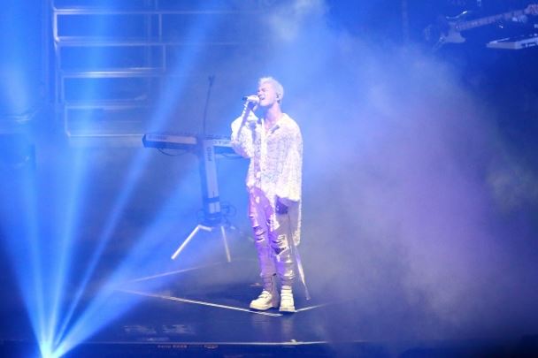 「我很想念bigbang！」taeyang演唱会上深情告白惹哭粉丝