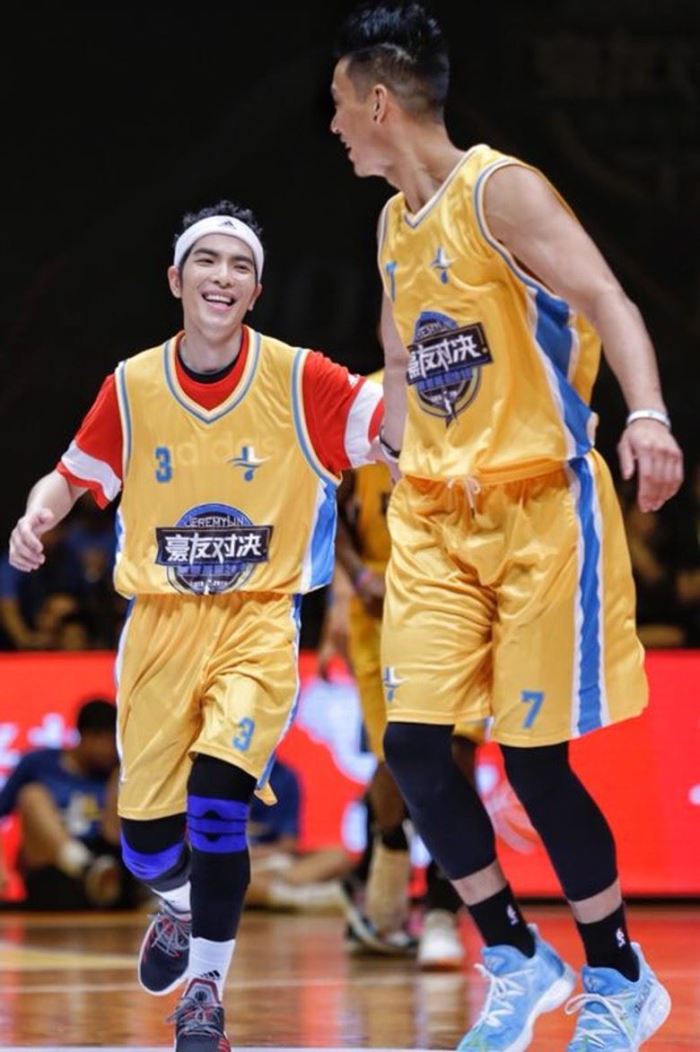 原来 ta 篮球这么厉害！竟击败林书豪周杰伦夺mvp