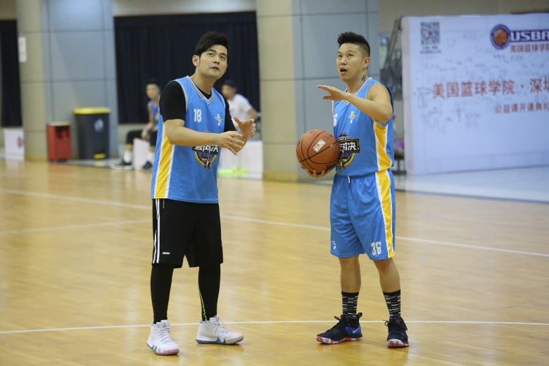 原来 ta 篮球这么厉害！竟击败林书豪周杰伦夺mvp