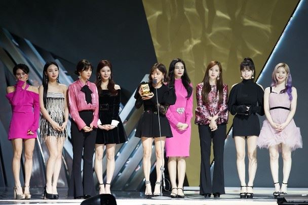 【mama得奖名单】bts拿2大賞爆哭!金钟国颁奖给林俊杰加码合唱