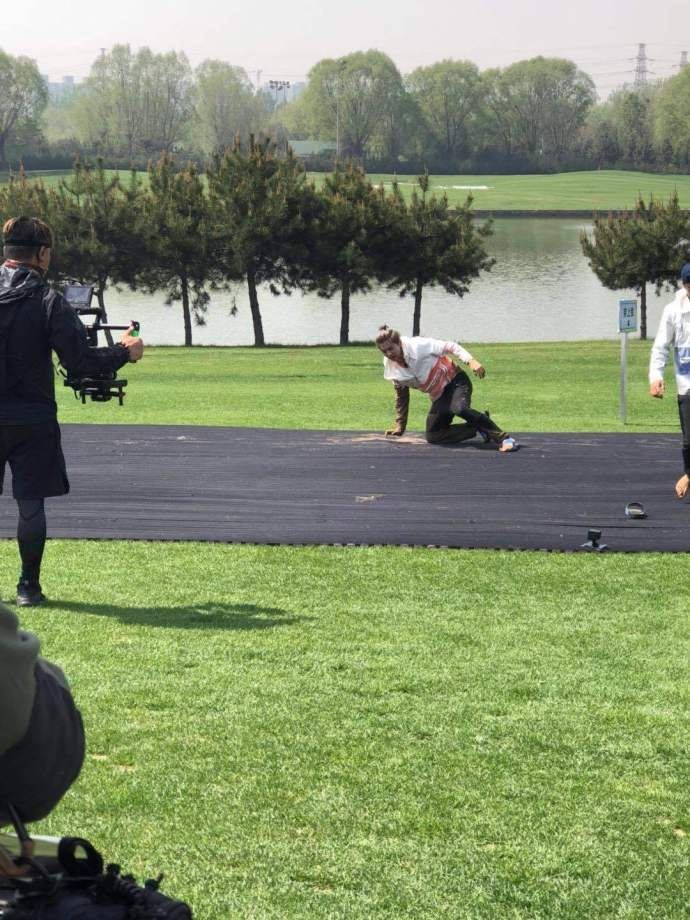《奔跑吧》最新拍摄路透！竟然出现【复仇者联盟】？！