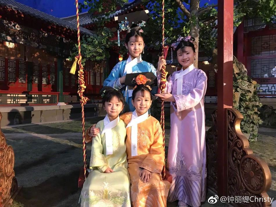 改名跟张伦硕姓张咯！考拉首挑战古装戏 变身小格格很靓女啊