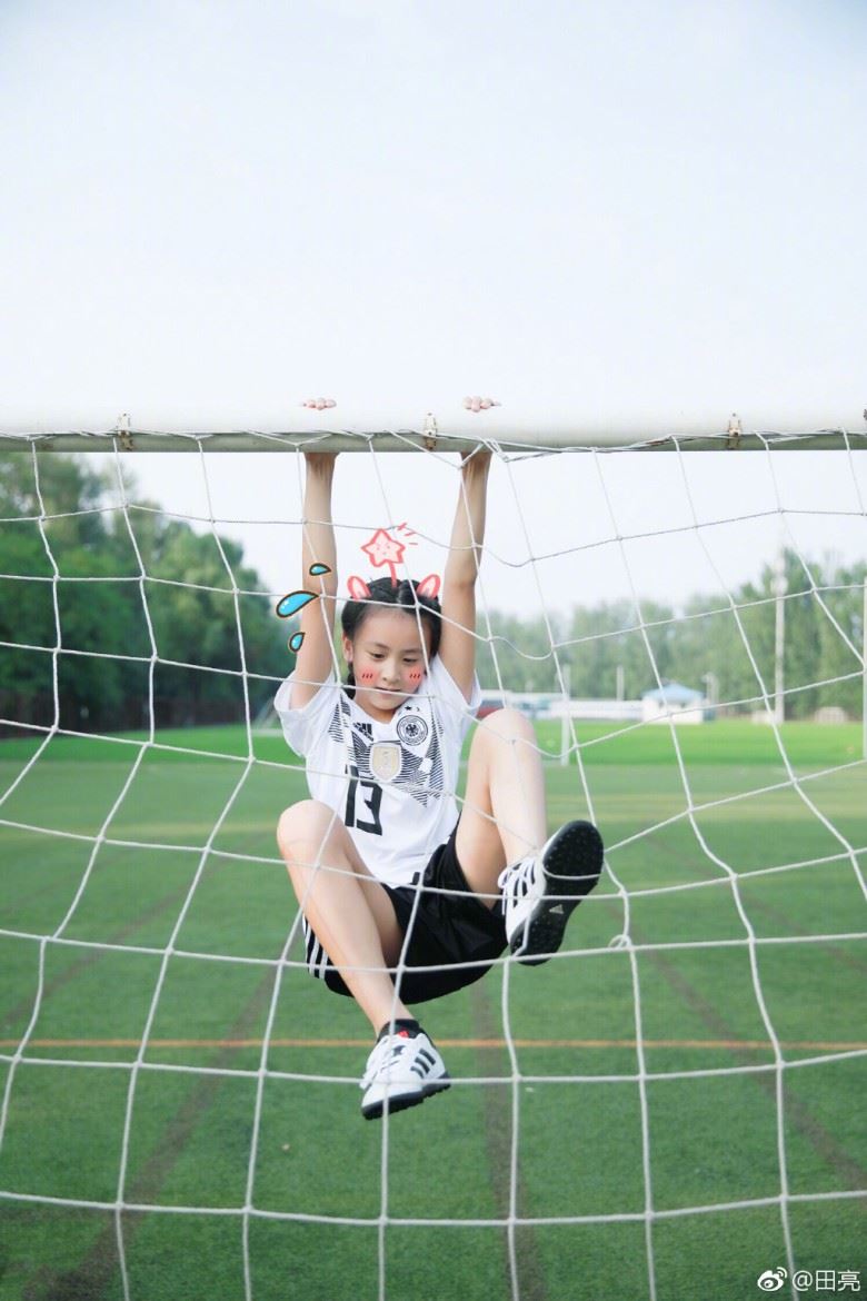 上载cindy和小亮仔足球写真！田亮感叹大得太快