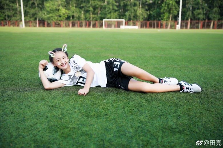 上载cindy和小亮仔足球写真！田亮感叹大得太快