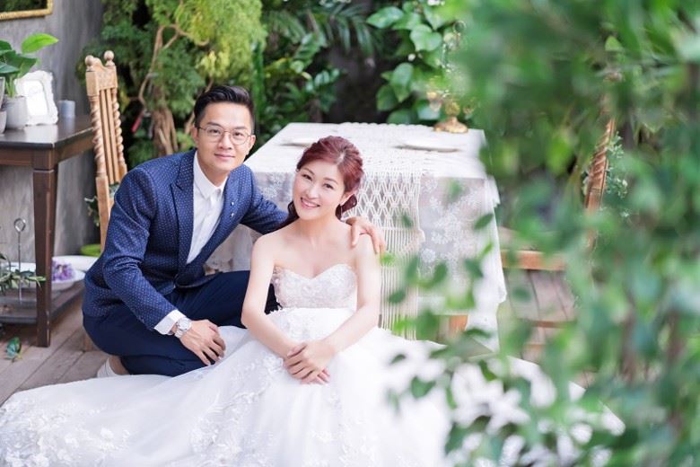 【多图】陈琪与胡诺言结婚10周年！和子女再拍婚照超温馨