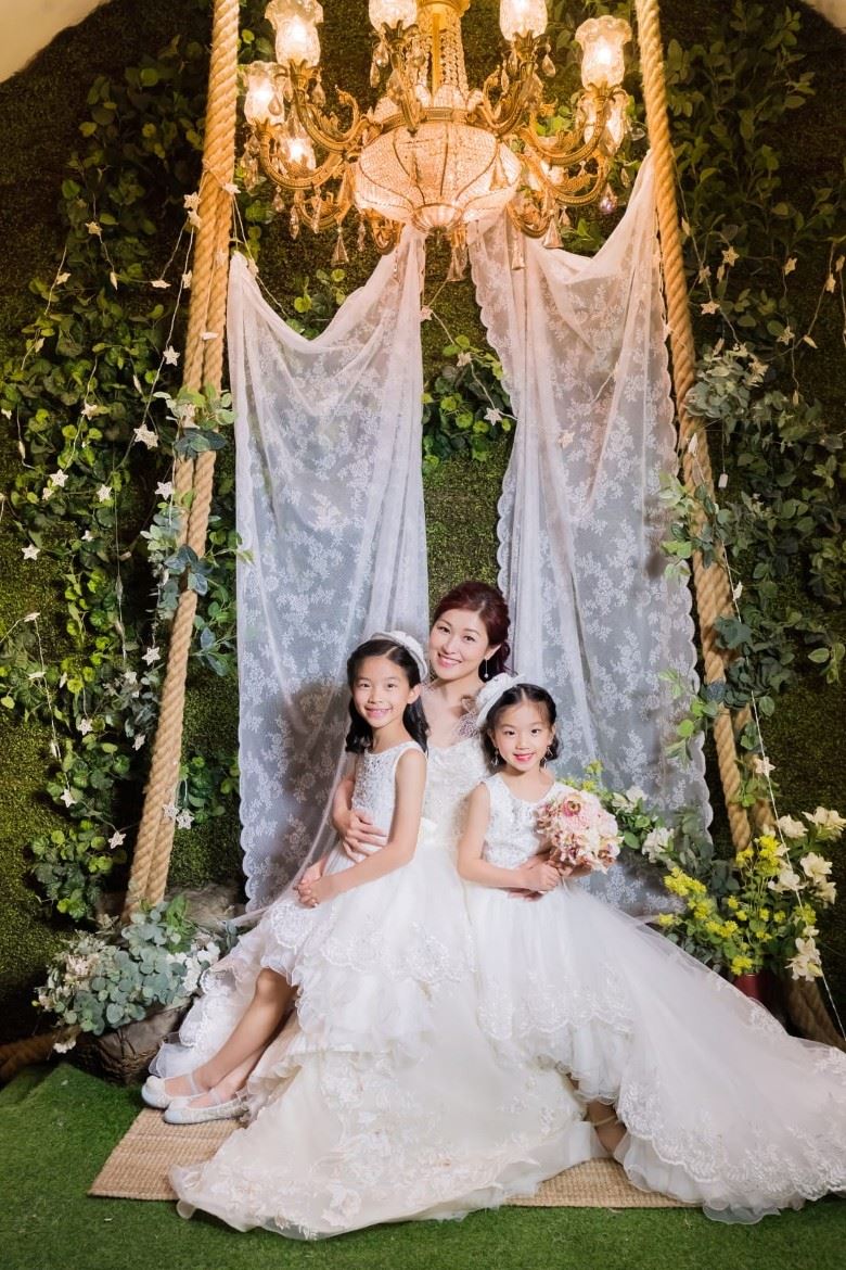 【多图】陈琪与胡诺言结婚10周年！和子女再拍婚照超温馨