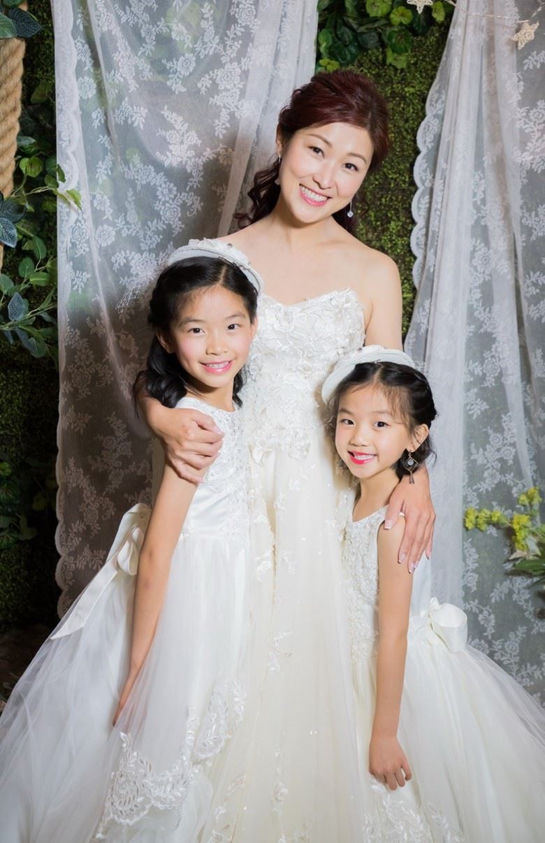 【多图】陈琪与胡诺言结婚10周年！和子女再拍婚照超温馨