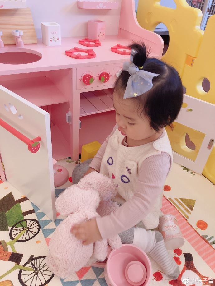 张子萱终于大方晒娃!陈赫的女儿长这样 网友赞:和爹很像