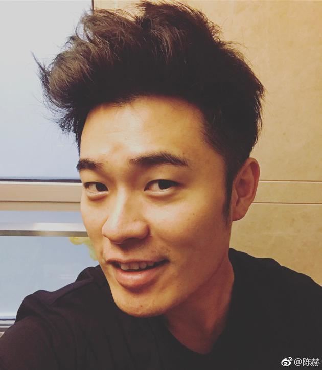 陈赫换新发型 下巴竟变超尖！惊呆网友：瘦了的陈赫帅爆