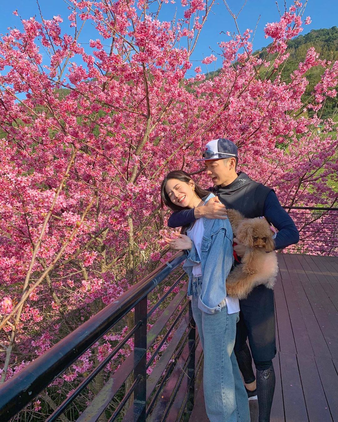 辰亦儒曾之乔与小孩合影，亲密揉抱就像一家三口！