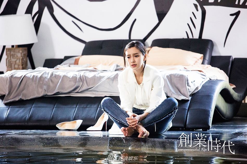 baby最新剧集《创业时代》曝剧照!baby怎么神情落寞?