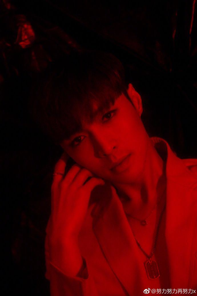 明星年度纳税金曝光！赚最多竟是他！杨幂也输他