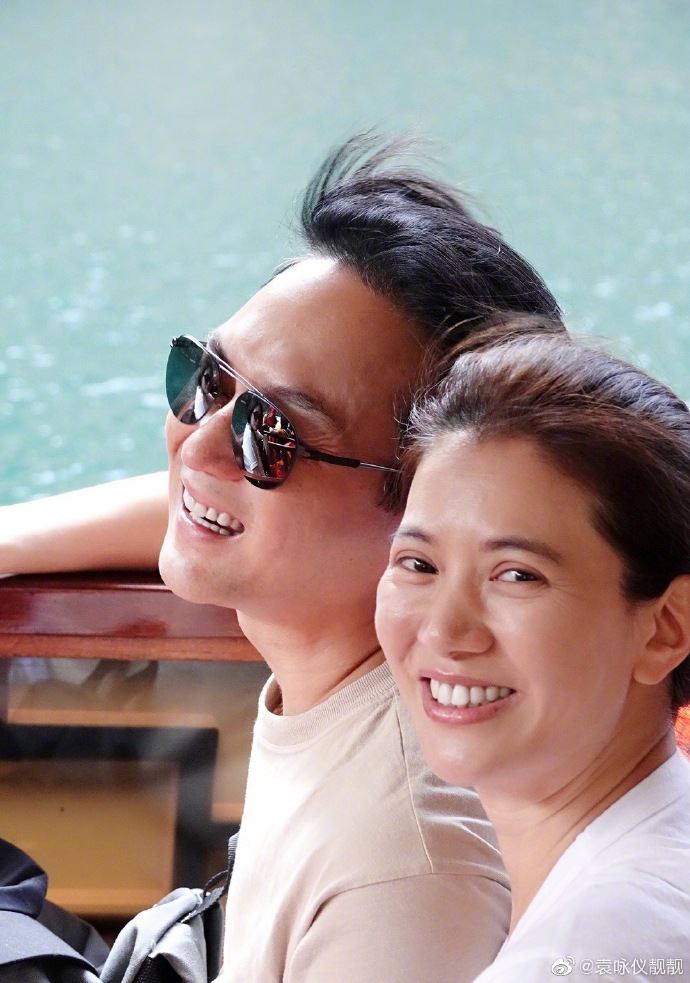 【多图】袁咏仪甜晒夫妻合照！和张智霖携手旅行超sweet