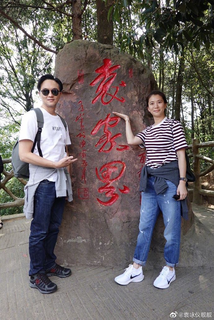 【多图】袁咏仪甜晒夫妻合照！和张智霖携手旅行超sweet