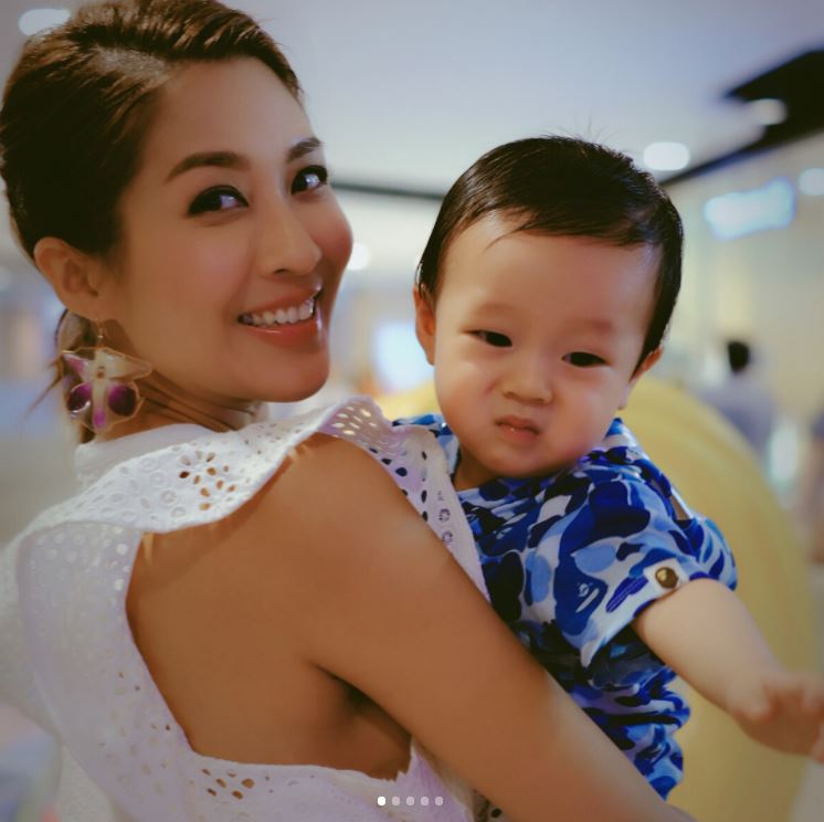 难道又有喜？靓妈陈敏之晒正面泳装照 被发现肚子微凸