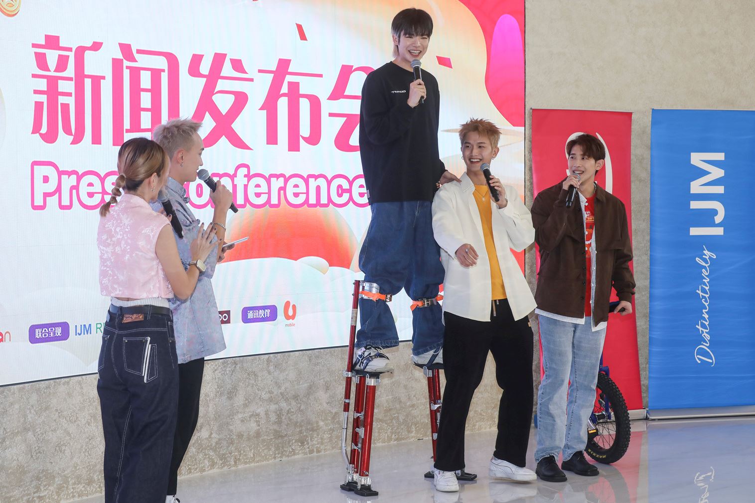 邀明星制作人打造《开心龙龙way 新春跨年派对》❗强大演出阵容 、首献无人机灯光秀🔥