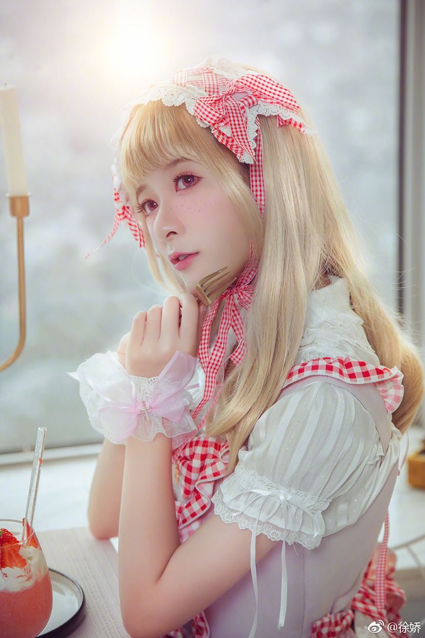 她是《长江7号》的小男孩?! 徐娇cosplay洋娃娃 美得不像真人