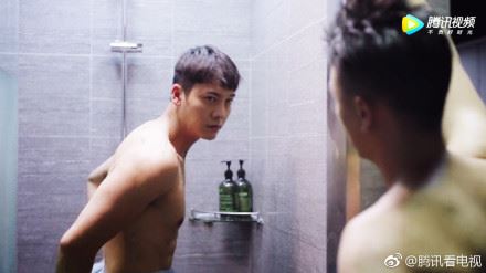喷鼻血!陈伟霆新剧「出浴晒42吋胸肌」电晕女观众