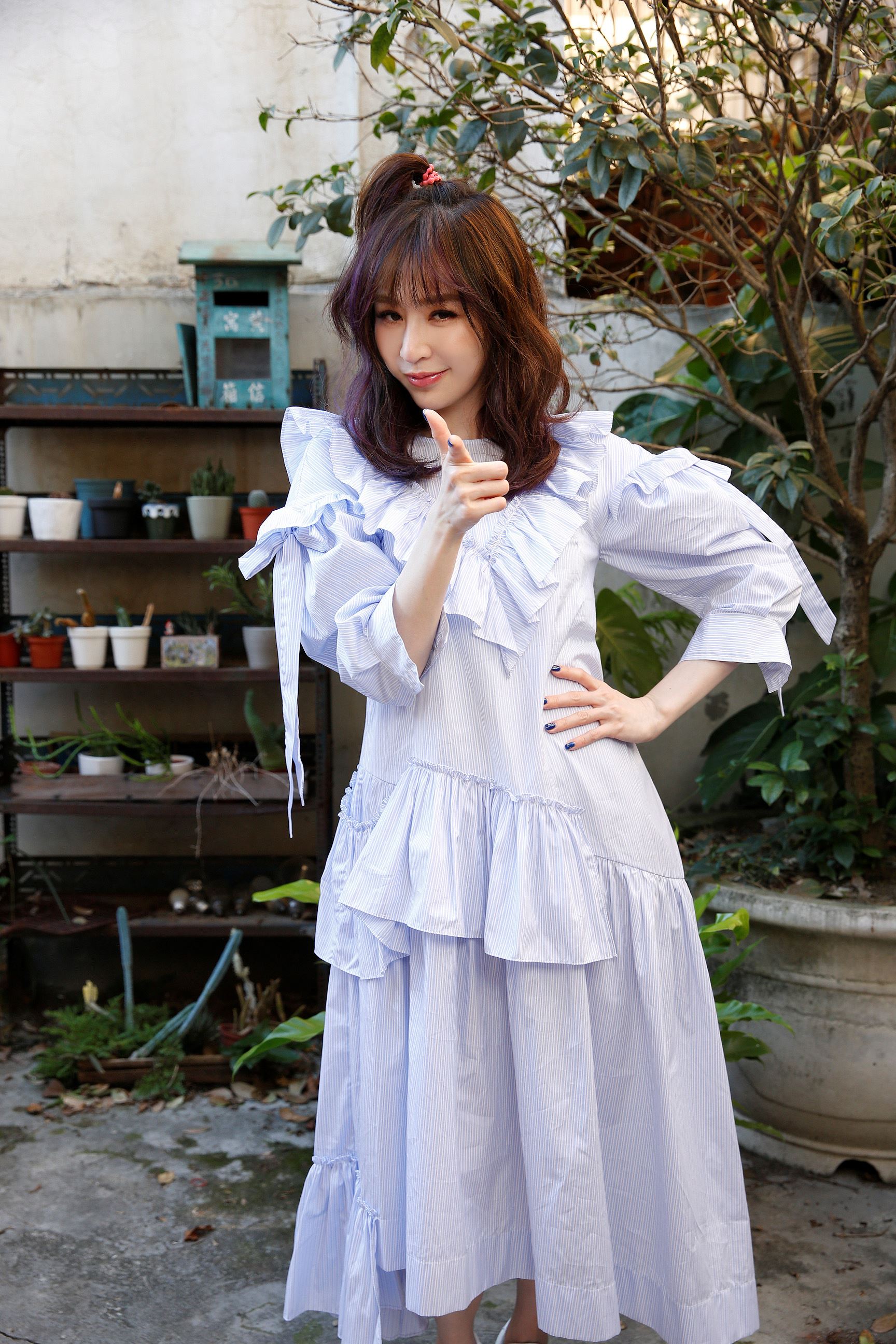  mv大玩角色扮演 一人分释三！王心凌第12张专辑幽默俏皮引发热议！