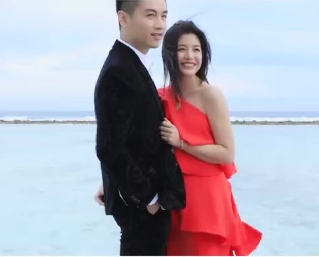 【多图】陈妍希、陈晓马尔地夫婚纱照来啦！十指紧扣甜炸