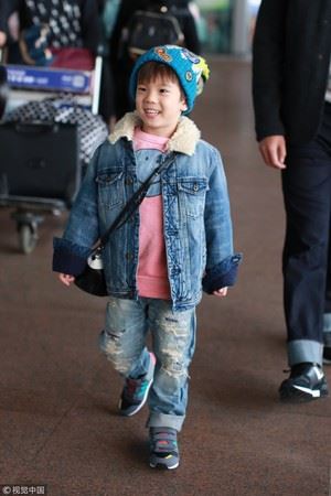 陈小春抱20公斤嗯哼 吓到2秒放手崩溃喊「你好重」