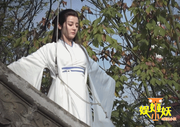 迪丽热巴新造型撞脸黄子韬!网傻眼:真的有够像