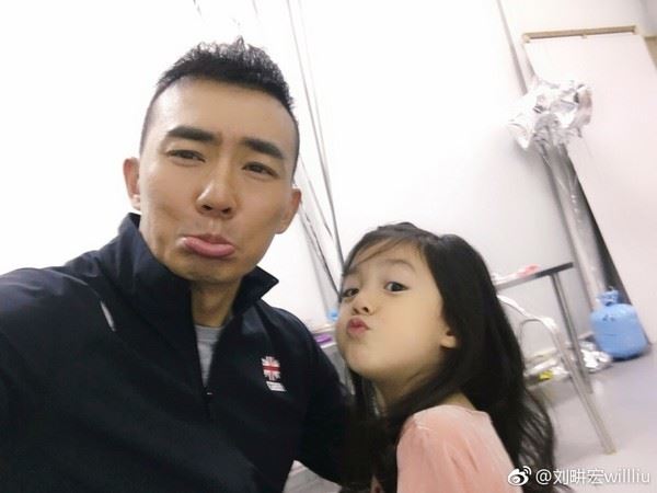 小泡芙太可爱!刘耕宏搭机竟收到空姐「神秘礼物