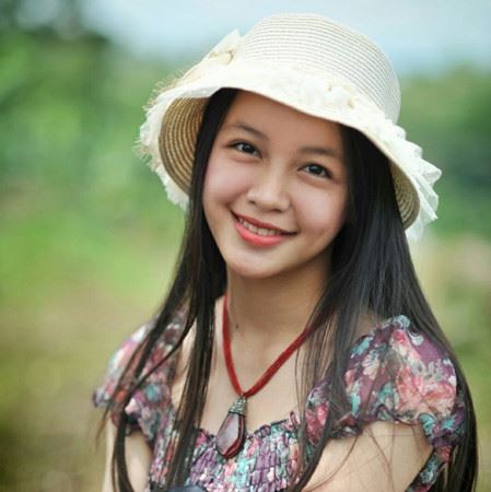 16岁少女「撞脸宝贝+热巴」爆红！大眼甜笑相似度99％