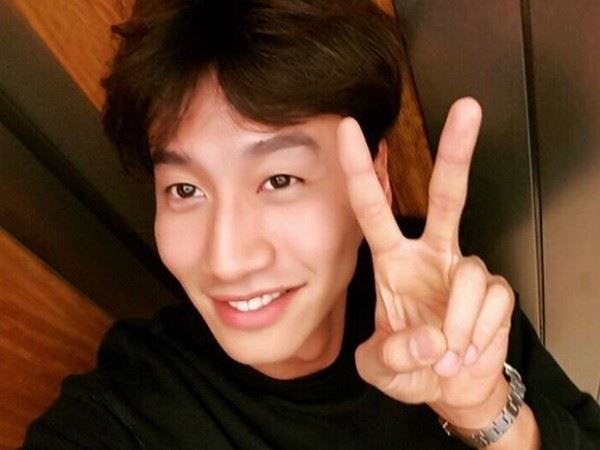 李光洙穿警察装帅炸！《live》变身菜鸟警员