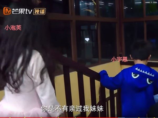 你是不是亲我妹！小泡芙6岁哥霸气外露「追杀」嗯哼