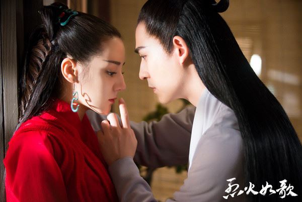 迪丽热巴红衣「仙气逼人」!《烈火如歌》10剧照美翻