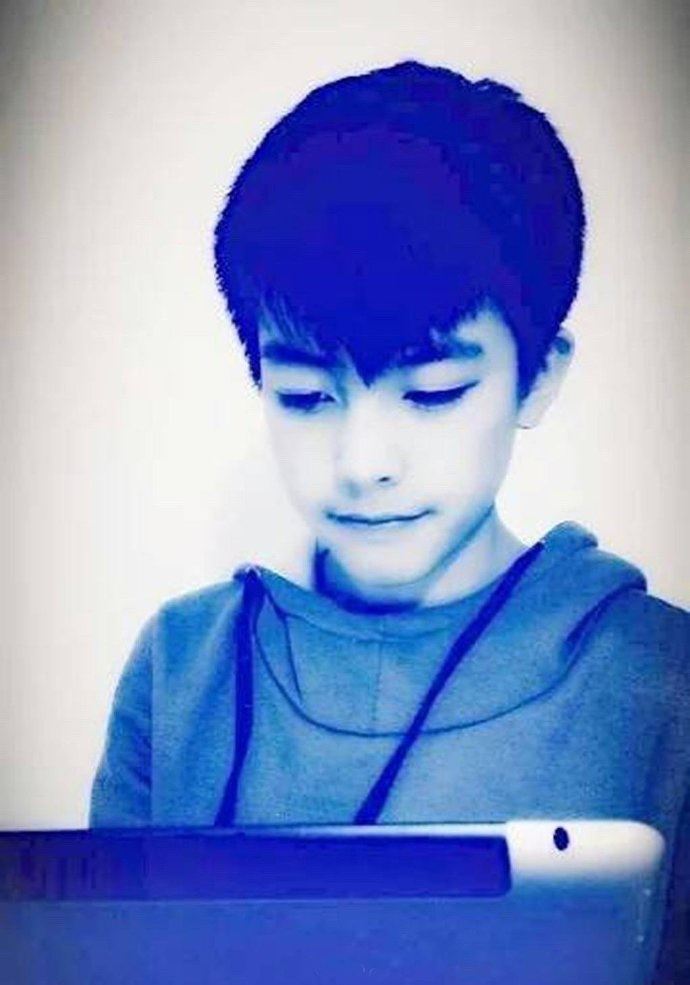 《下一站是幸福》男主角（宋威龙）从小帅到大！❤️多年前照片曝光～