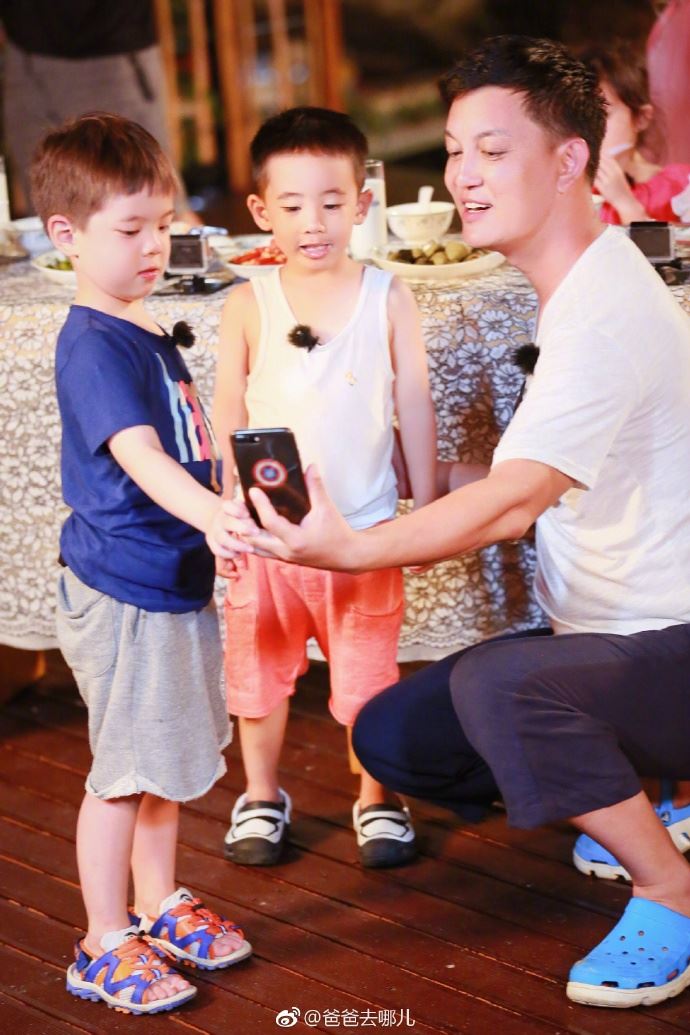 《爸爸去哪儿5》第二集终极任务：这位爸爸竟需要一人照顾六娃