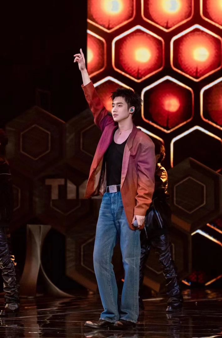 中国“新生代魔嗓”邓典官宣大马为海外巡演首站❗ 11 月 18 日唱进吉隆坡🔥