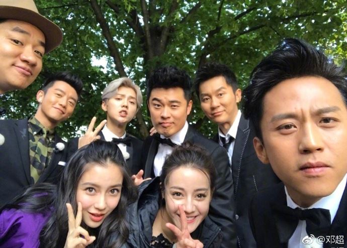 《奔跑吧》新一季要开录？邓超晒8人同框合照