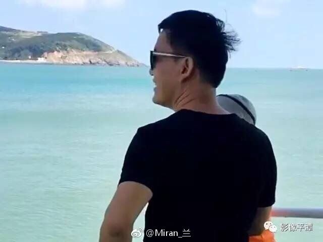《爸爸去哪儿5》9月播出！爸爸带萌娃现身机场照曝光！实习奶爸竟是他