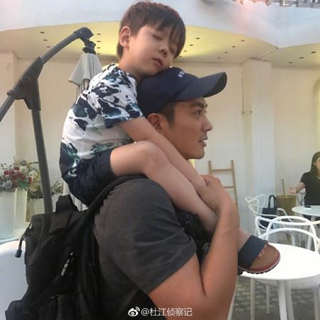 《爸爸去哪儿5》9月播出！爸爸带萌娃现身机场照曝光！实习奶爸竟是他