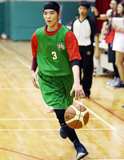 不只周杰伦！娱乐圈会打篮球的还有他！