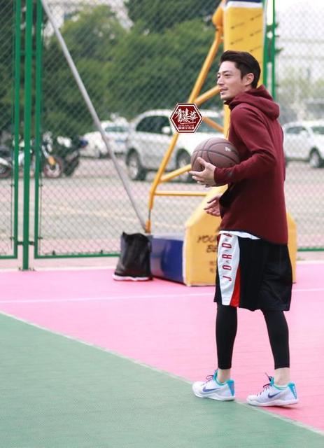 不只周杰伦！娱乐圈会打篮球的还有他！