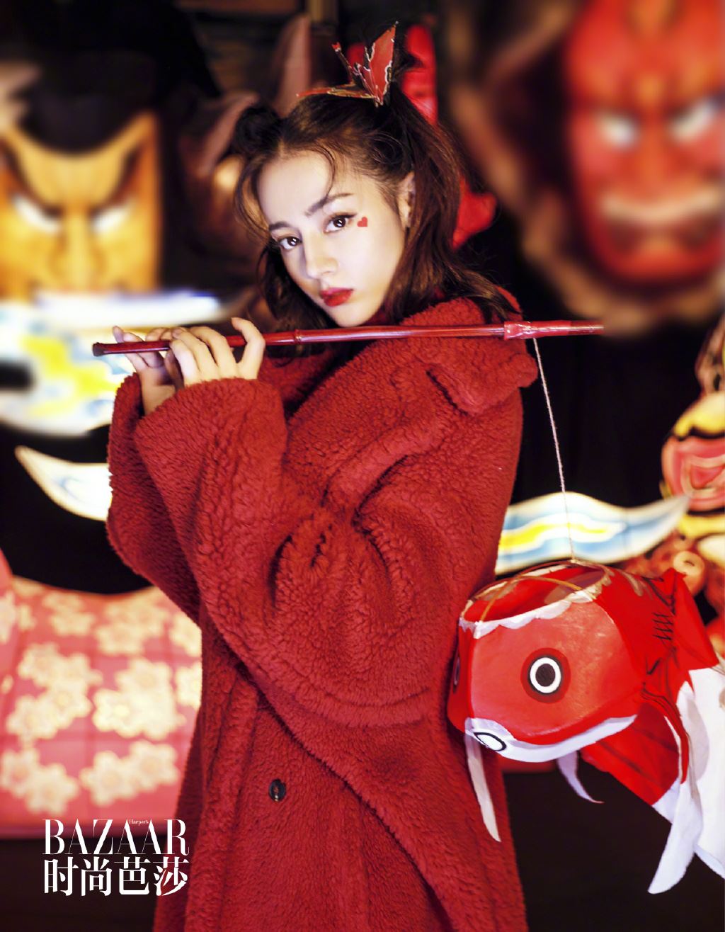 再有时尚写真曝光！镜头超仰角 迪丽热巴长腿就像没尽头