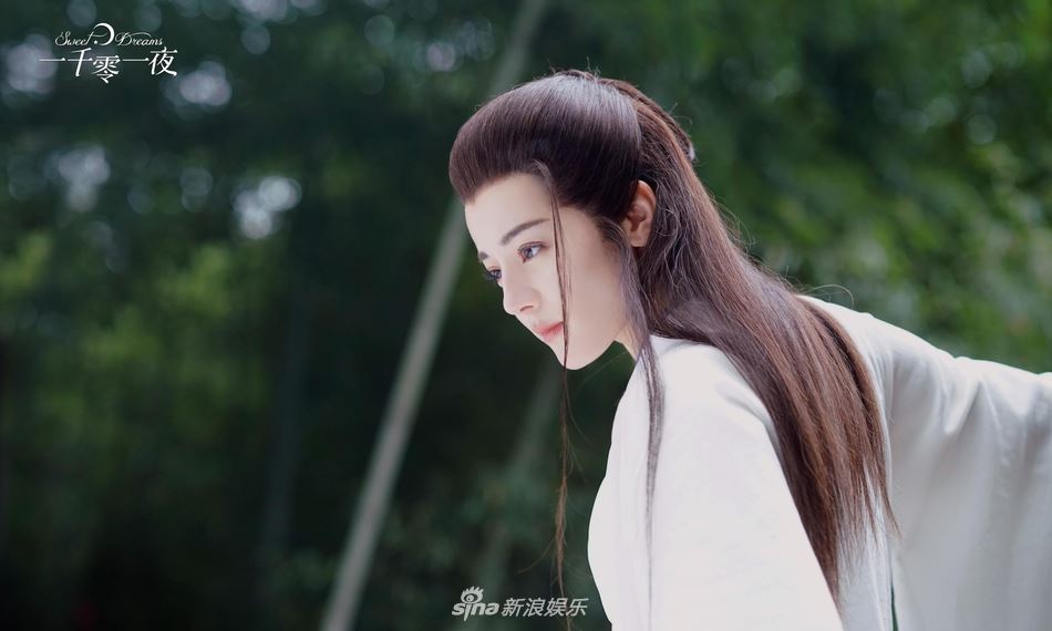 迪丽热巴戴头套女扮男装！变身俊俏小公子啊