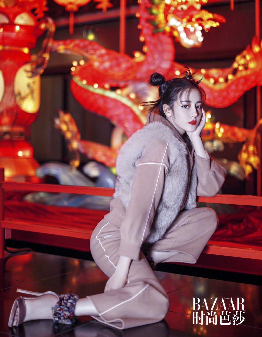 再有时尚写真曝光！镜头超仰角 迪丽热巴长腿就像没尽头