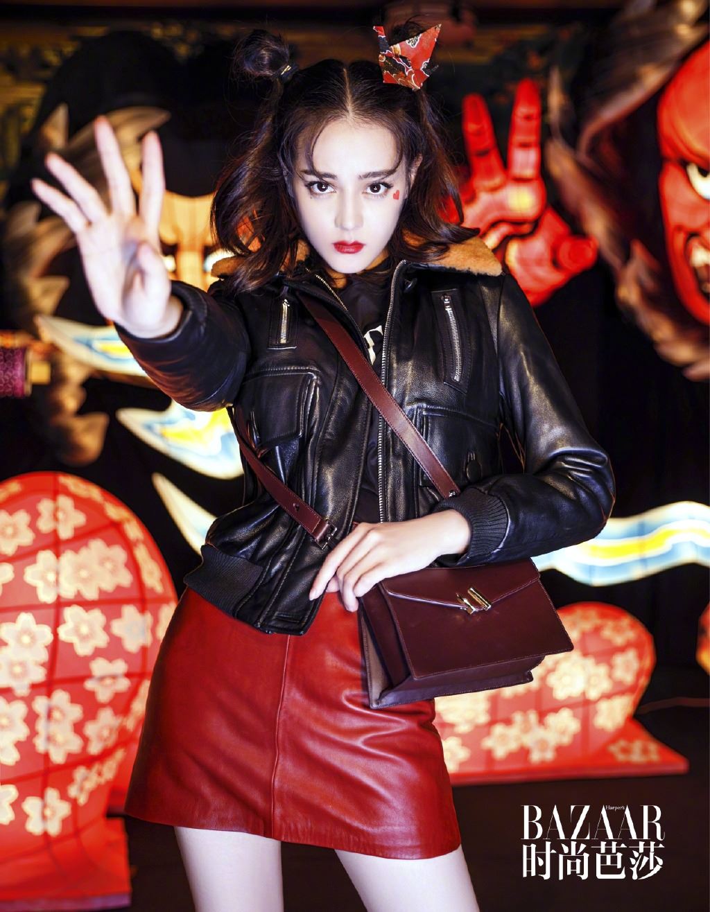 再有时尚写真曝光！镜头超仰角 迪丽热巴长腿就像没尽头