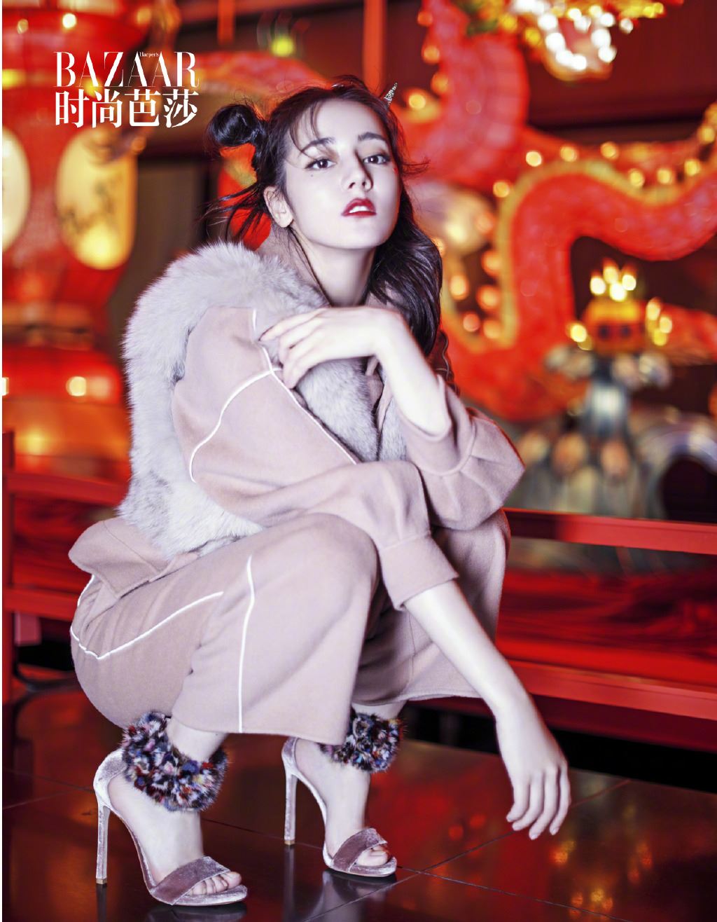 再有时尚写真曝光！镜头超仰角 迪丽热巴长腿就像没尽头