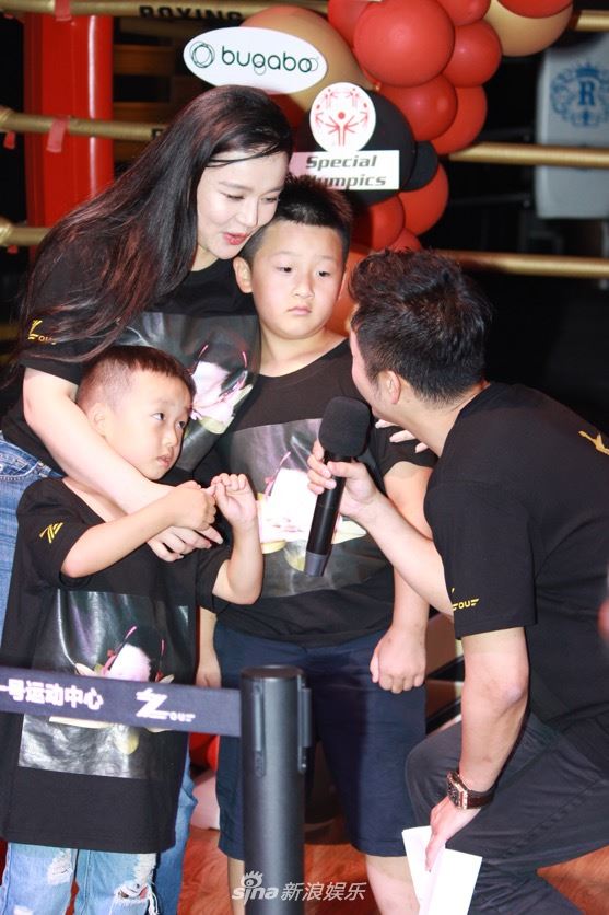 轩轩又多个弟弟啦！邹市明为小儿子庆祝百天