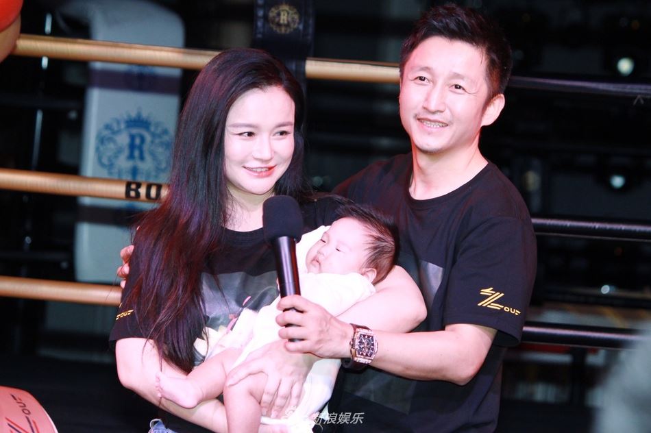 轩轩又多个弟弟啦！邹市明为小儿子庆祝百天