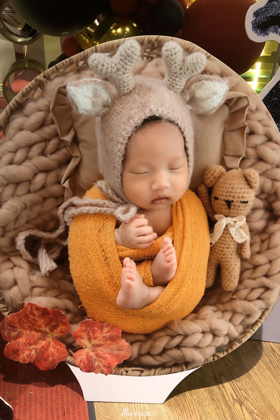 轩轩又多个弟弟啦！邹市明为小儿子庆祝百天