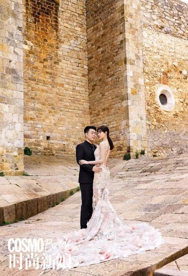  搂腰相依闪爆！杜海涛沈梦辰婚纱写真曝光