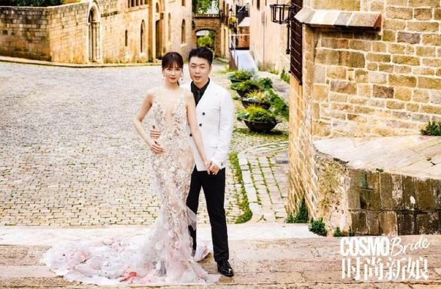  搂腰相依闪爆！杜海涛沈梦辰婚纱写真曝光