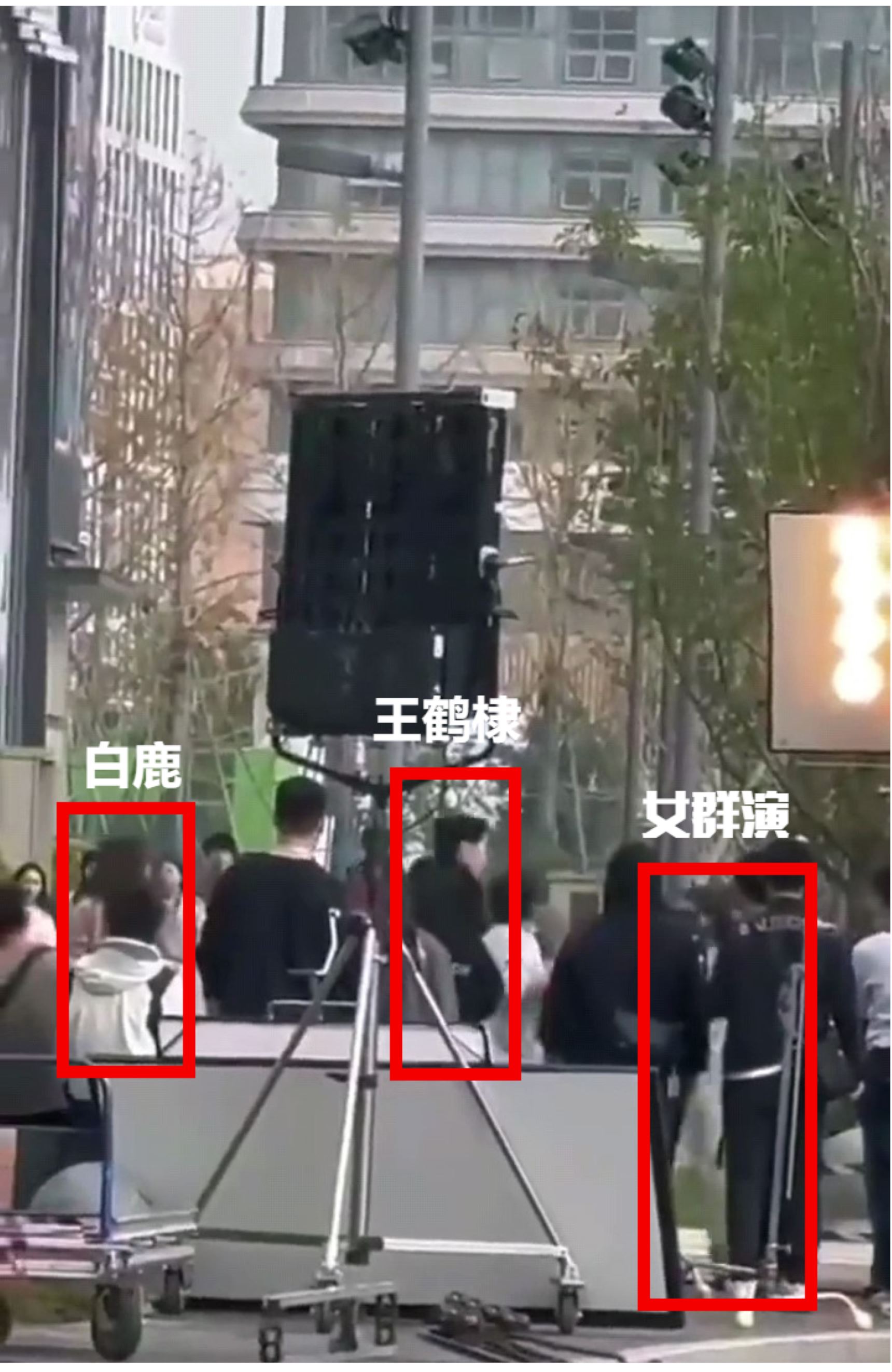 🎬群演闯片场直冲王鹤棣💢王鹤棣、白鹿受惊迅速躲闪😫